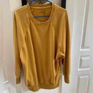 Woman’s Aerie tunic with pockets. Mustard, yellow. Size L